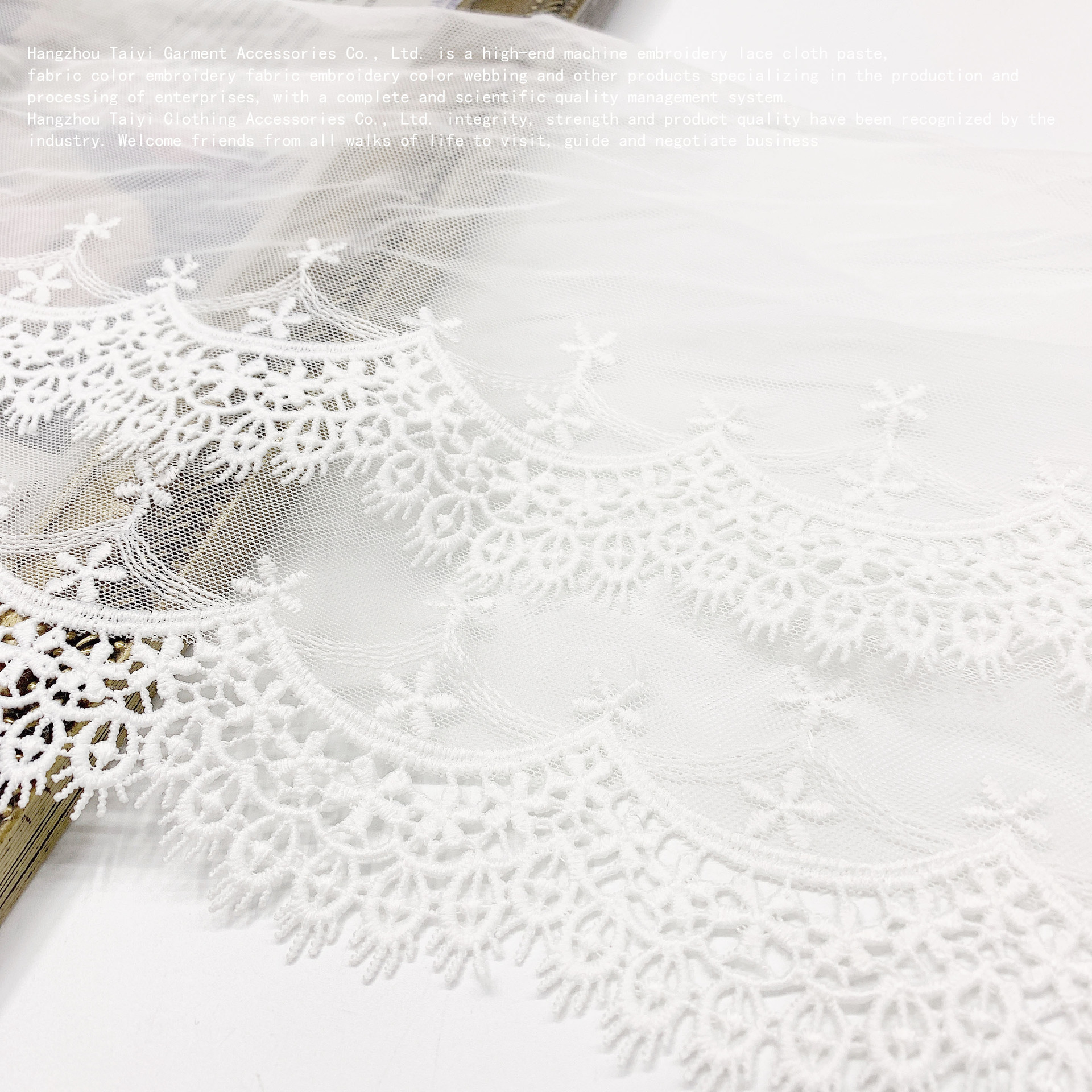 Flower height 11CM leave 4CM mesh upper and lower hand cut net mesh hollow water soluble flower bar code lace