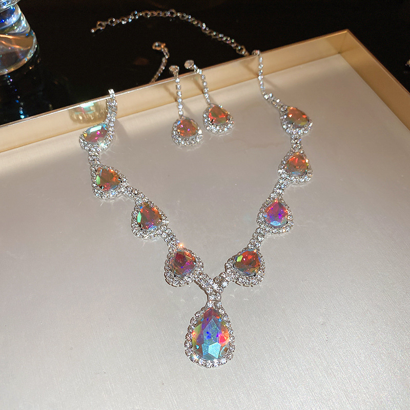 Picture of European and American light luxury high-end zircon jewelry suit necklace niche retro clavicle chain fashion Joker jewelry wholesale