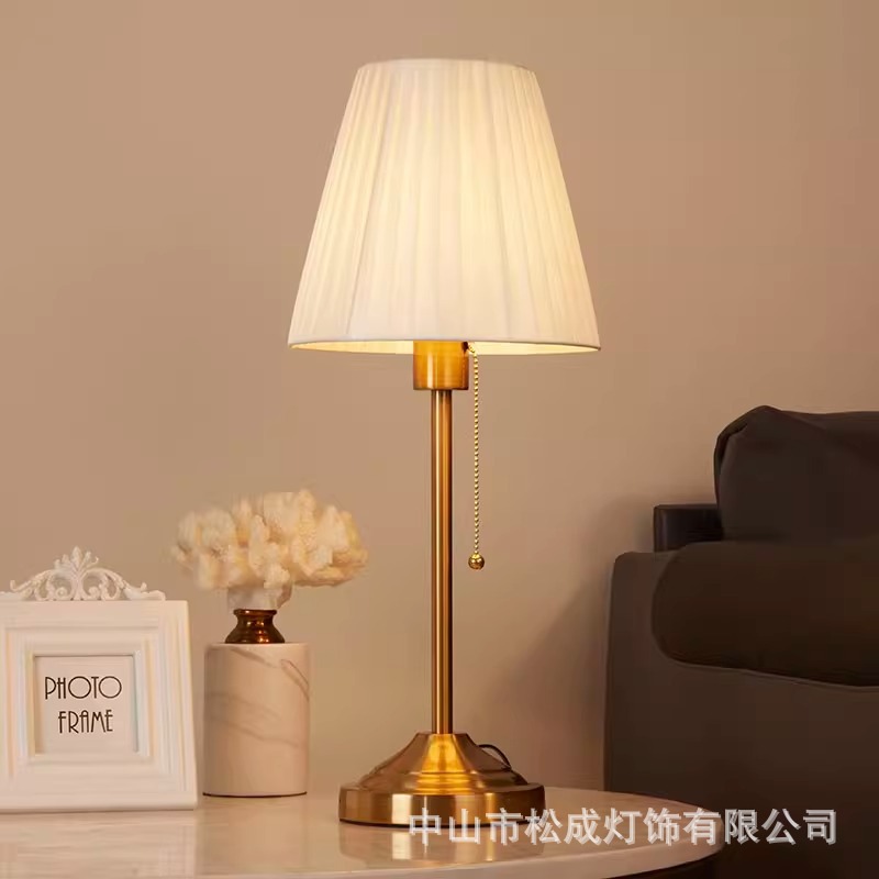 Retro Bedroom Bedside Lamp Nordic American Style Light Luxury European Style Modern Simple Creative Desk Warm Cable Small Table Lamp