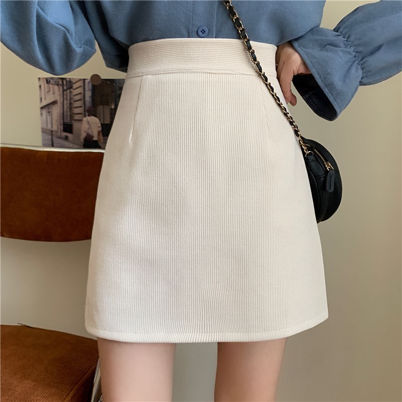 Women's Skirt 2022 Autumn and Winter New Anti-slip Short Skirt High Waist Retro Slimming Corduroy A- line Skirt Hip Skirt