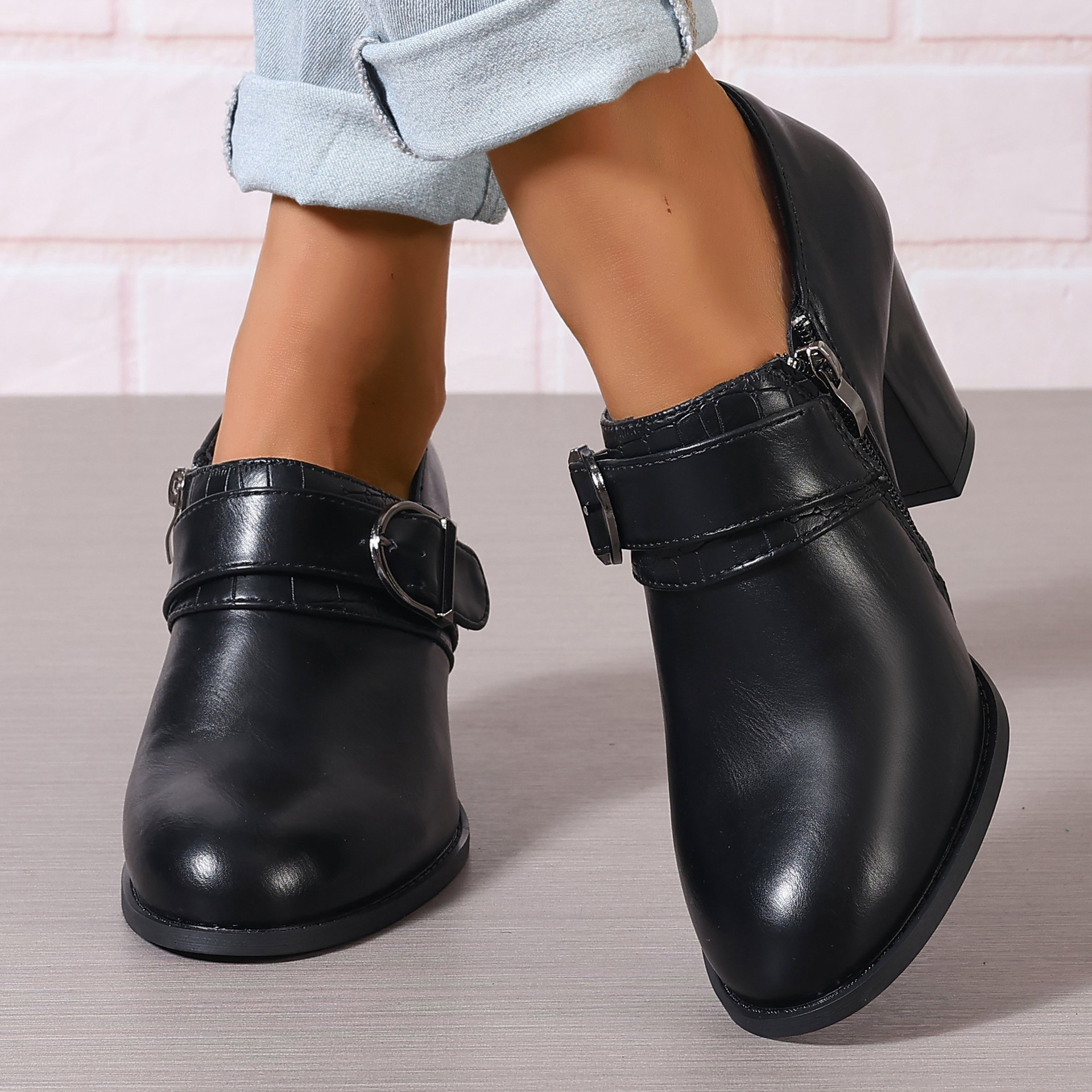 Picture of Juhiti Spot 2024 New European and American Fashion Export Large Size Women's Shoes Amazon Women's Fashion Glossy Thick Heels