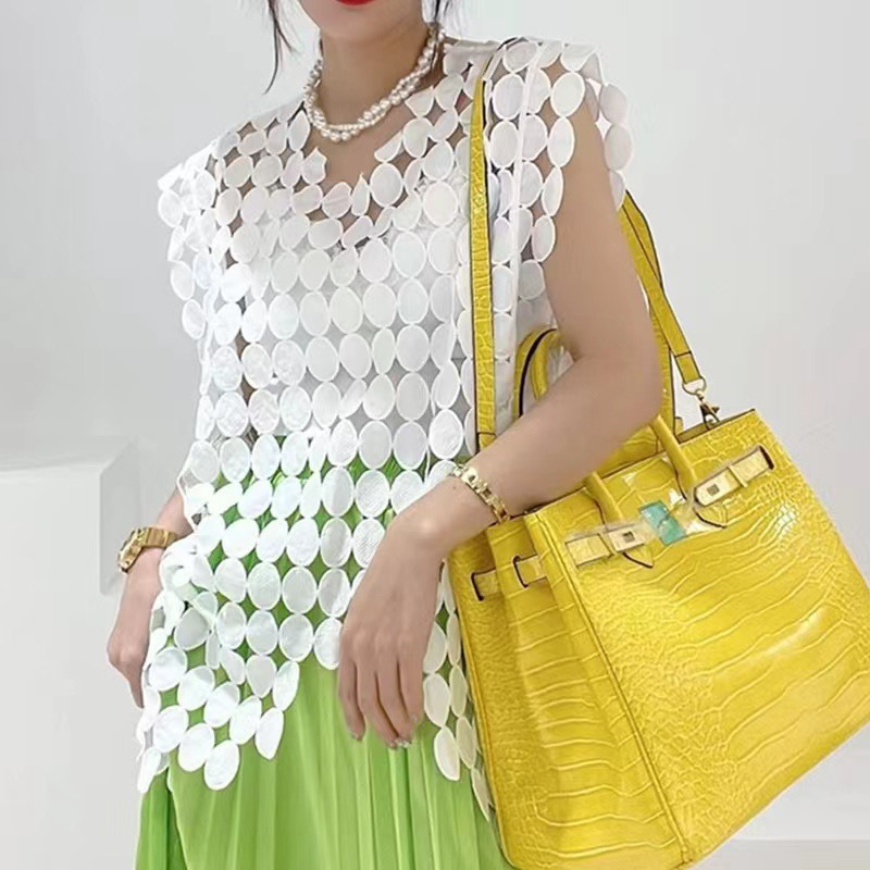 Multiplication Spot 2024 Korean-style Design Sense Hollow Irregular Vest Women's Loose Lazy Fashionable Stacked Blouse