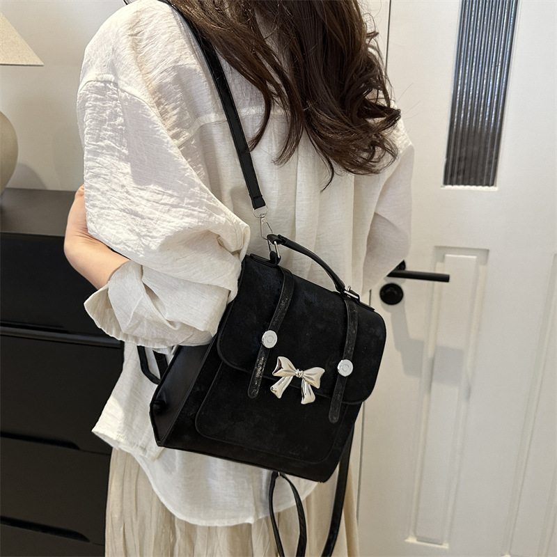 Picture of Women's Shoulder Bag New Niche Design Shoulder Bag Korean Beautiful Casual Butterfly Hand Crossbody Small Square Bag