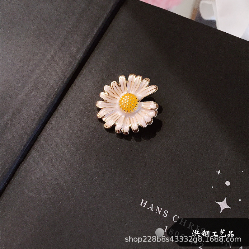 Picture of Hong Gang Crafts Jewelry Wholesale Korean Daisy Brooch Exquisite Joker Cute Plant Sweet Girl Student