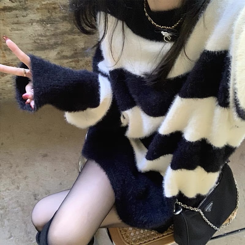 Autumn and Winter new retro black and white striped thickened sweater women's loose gentle style small inner pullover sweater