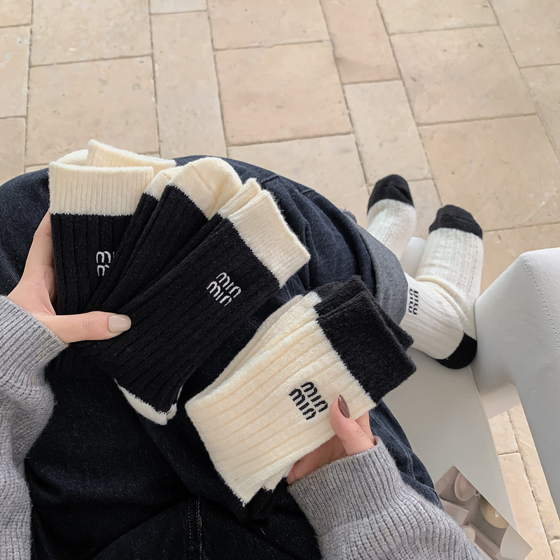 Wool socks women's mid-calf length socks ins popular Net red thickened warm pile socks winter versatile confinement stockings