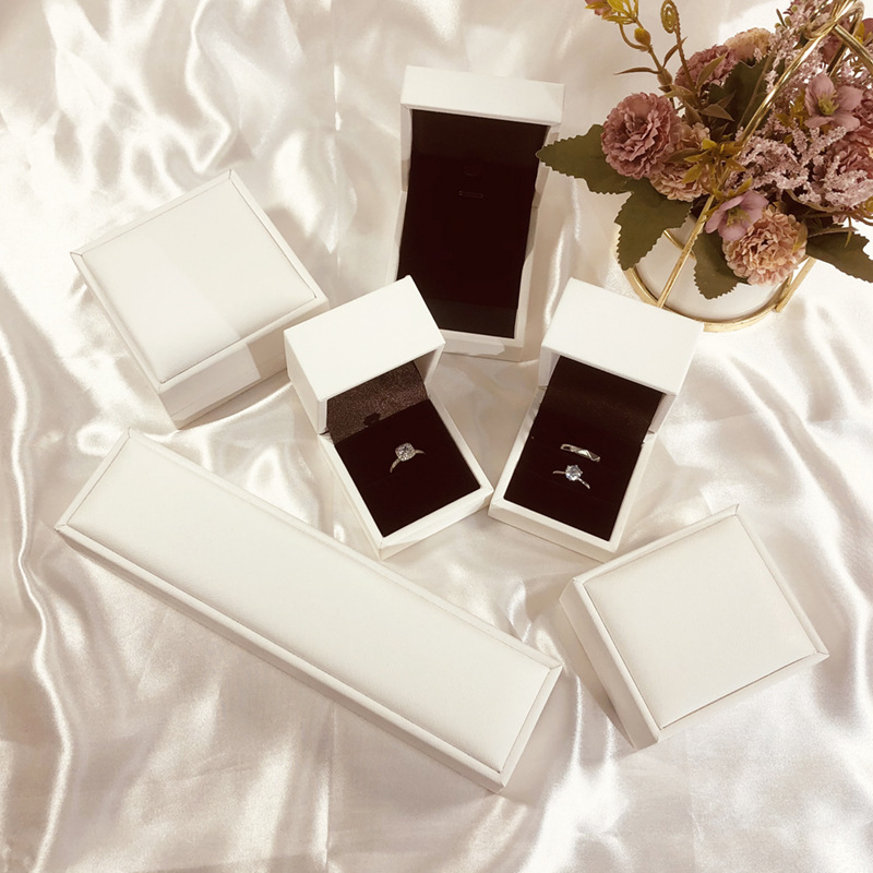 White PU Leather Wedding Ceremony Proposal Ring Box Pair Ring Box High Sense Necklace Box Bracelet Box Jewelry Packaging Box