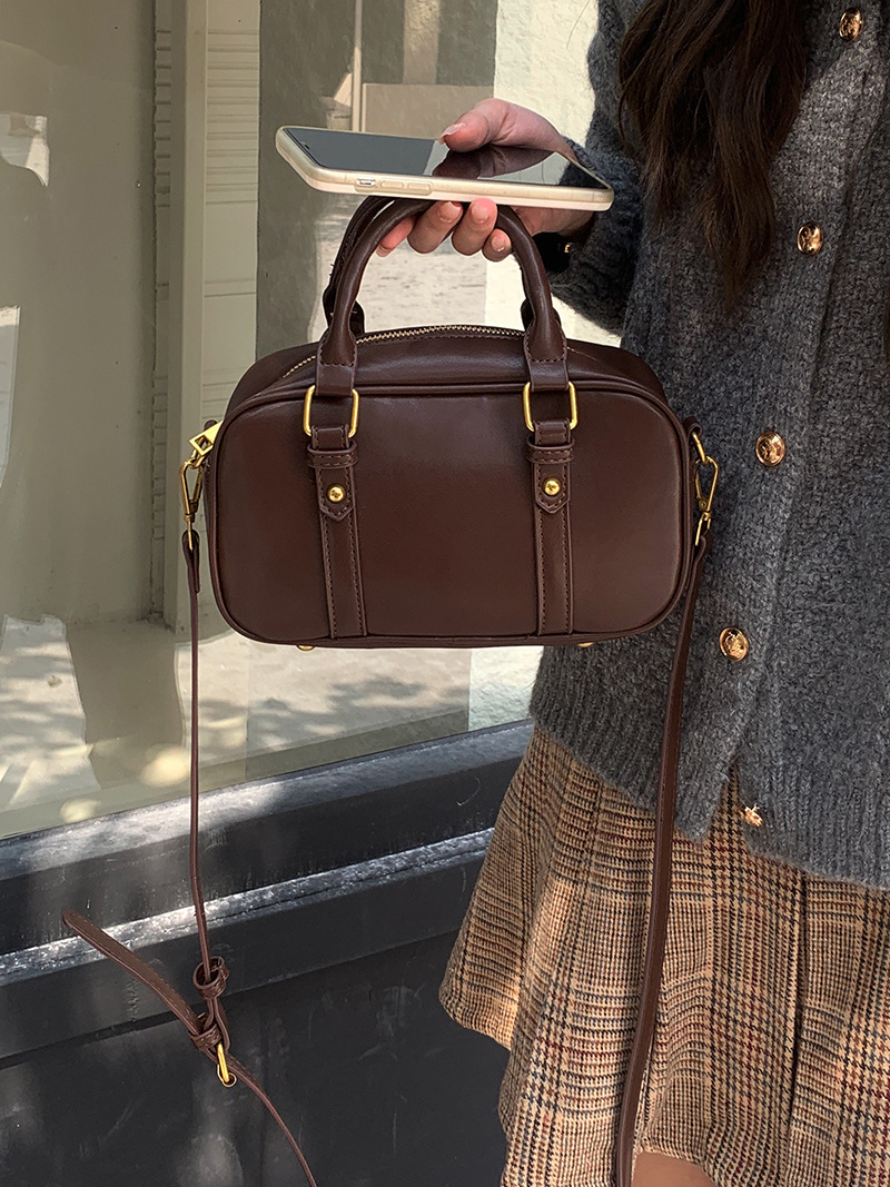 Picture of Maillard Vintage Commuter Bag Women's 2025 New South Korea Handheld Bowling Bag All-match Shoulder Crossbody Bag