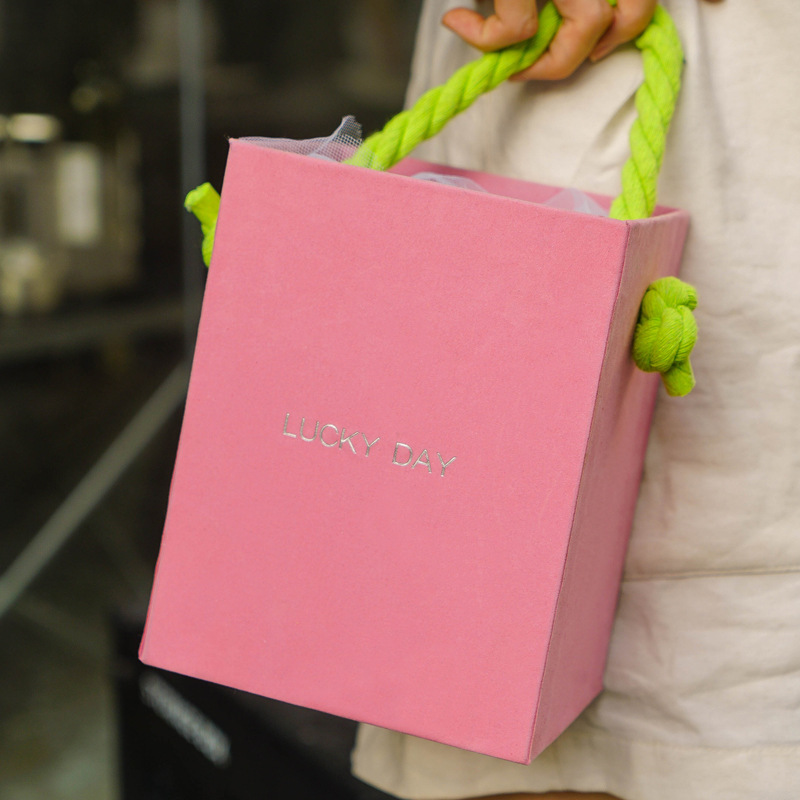 Picture of Qianxun Creative Souvenir Box Empty Satchel Pink Wedding Souvenir Wedding Candy Box Simple Accessible Luxury Packaging Box
