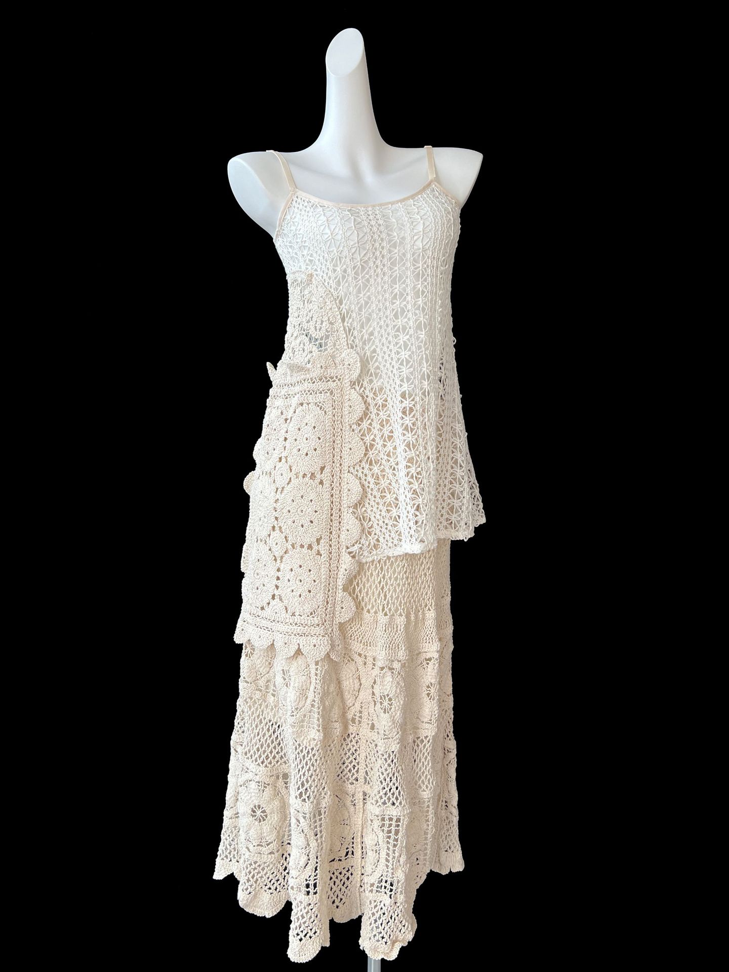 Expensive French boho style crochet cut-out knitted camisole resort-style lace suit skirt