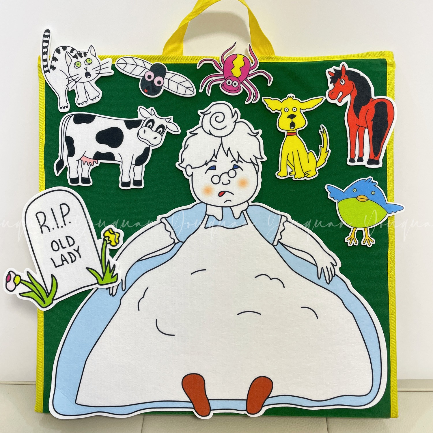 An old woman swallowed a fly story picture book apron drama kindergarten felt teaching aids teaching supplies cloth