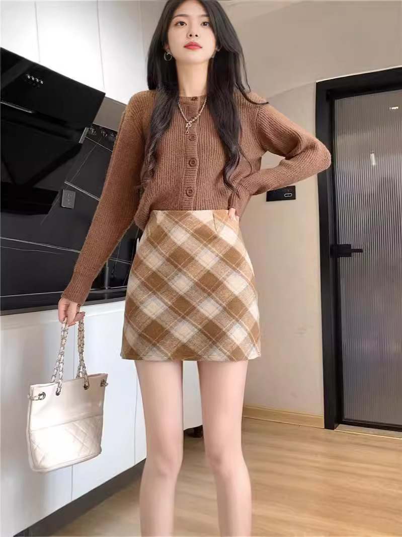 Woolen Plaid Skirt Women's Autumn and Winter New Arrival Small Winter Sweater All-Match Hip A- Line Short Skirt