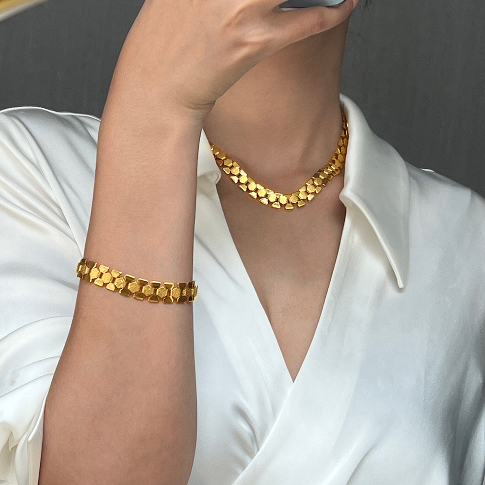 European and American ins style geometric stitching thick bracelet necklace 18k gold-plated titanium steel does not fade exaggerated cross-border suit