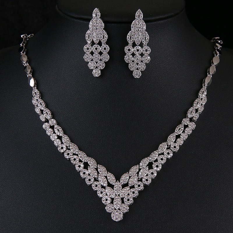 wish Hot Selling European and American Fashion Flower Two-Piece Zircon Set Female Beautiful Joker Bride Jewelry Factory Outlet