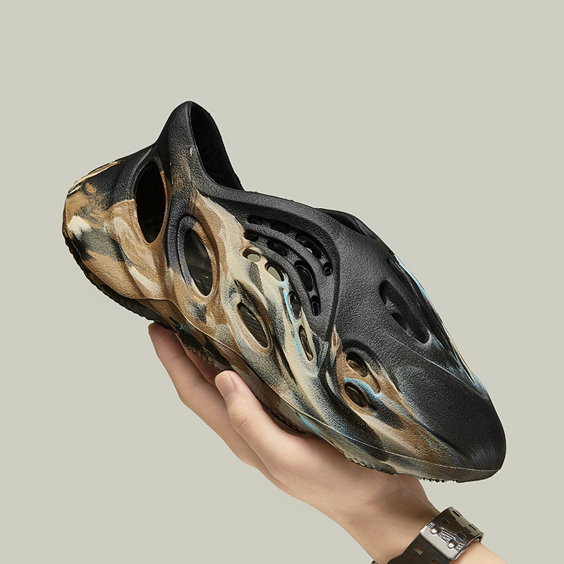Summer New Popular Coconut 700 Hole Shoes Couple Style Sandals Black Colorful Large Size Camouflage Beach Shoes