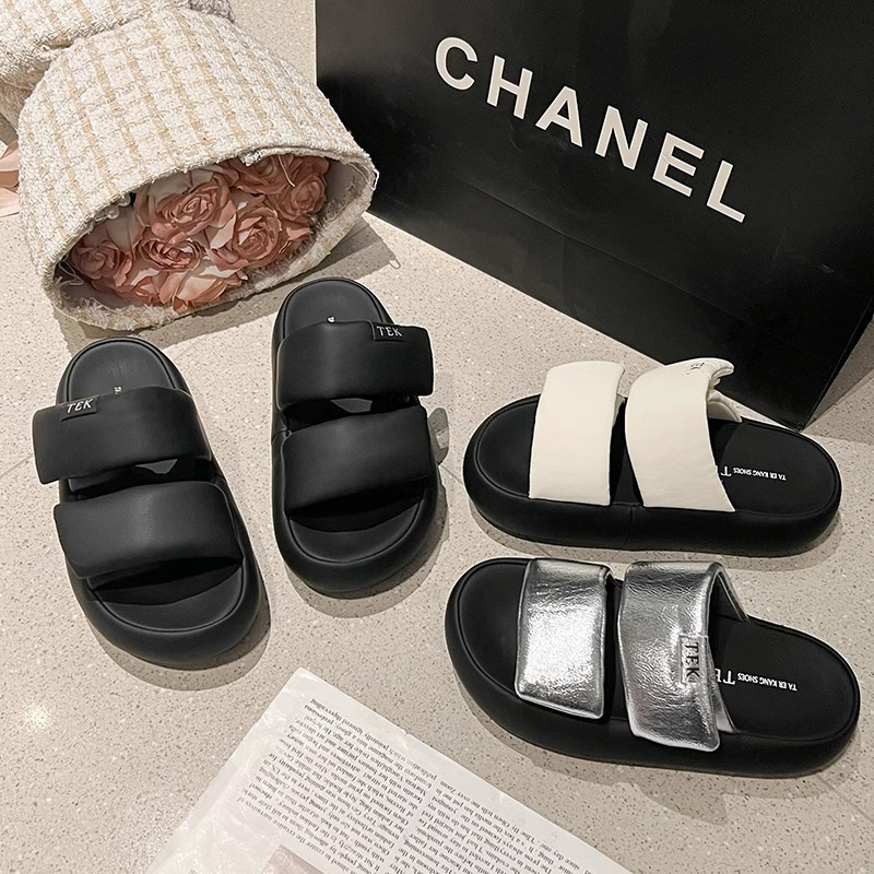 Sandals and slippers women's summer outdoor wear wholesale year new thick-soled casual beach sandals women's summer bread word slippers