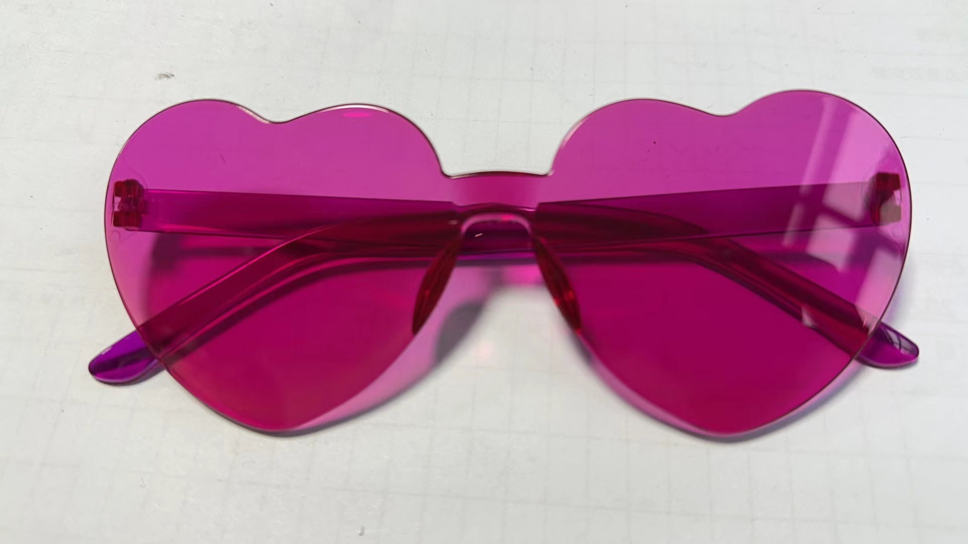 Picture of Heart Sunglasses, Heart Sunglasses, Jelly Color Rimless Heart-Shaped One-Piece Glasses, Dazzling Color Glasses