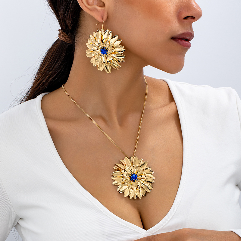 Light Luxury Niche Design Sunflower Sunflower Daisy Retro High-End Flower Micro-Embedded Earrings Necklace Set