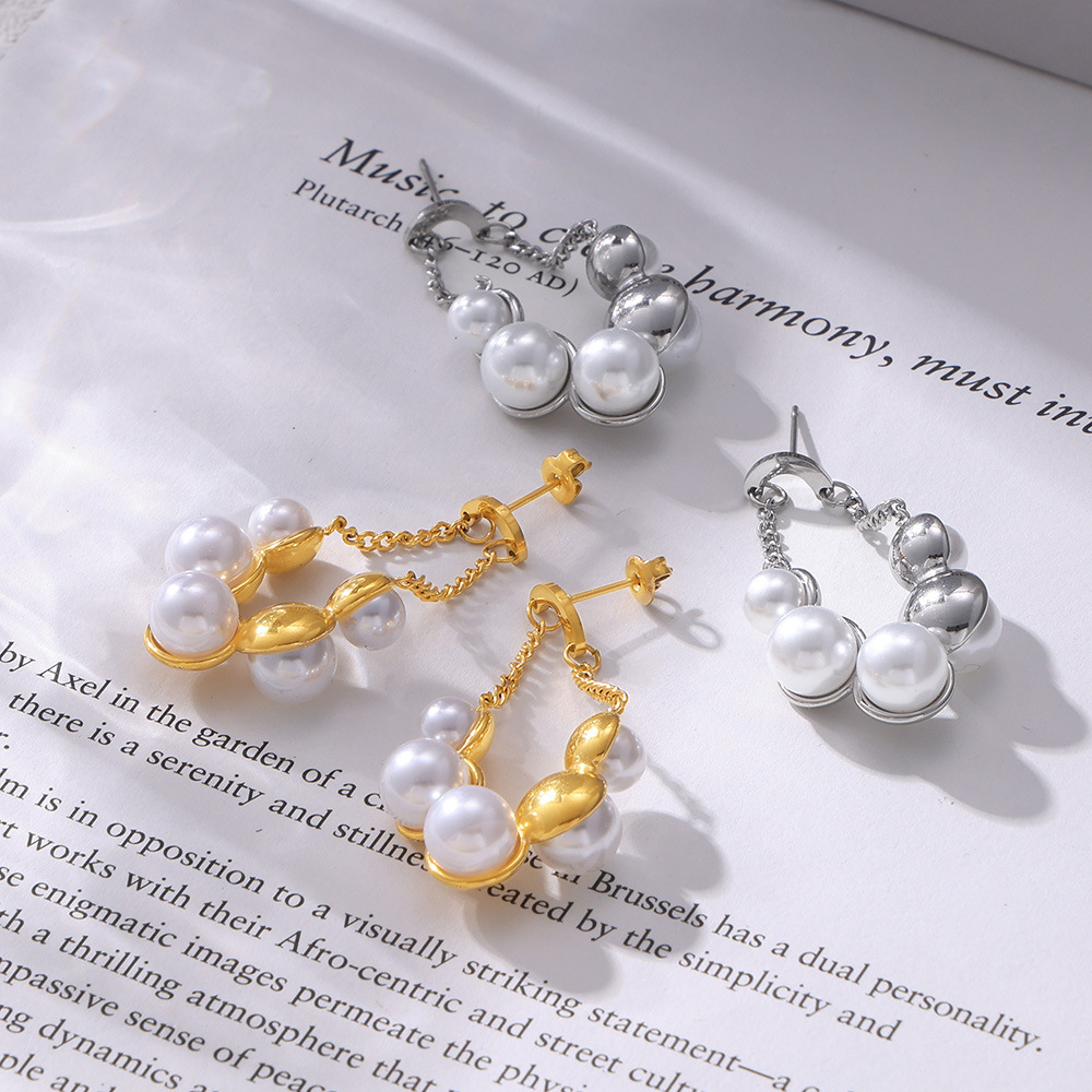 Picture of French Retro Imitation Pearl Earrings Niche Elegant Design Stainless Steel Plated 18K Gold Simple All-match Earrings in stock