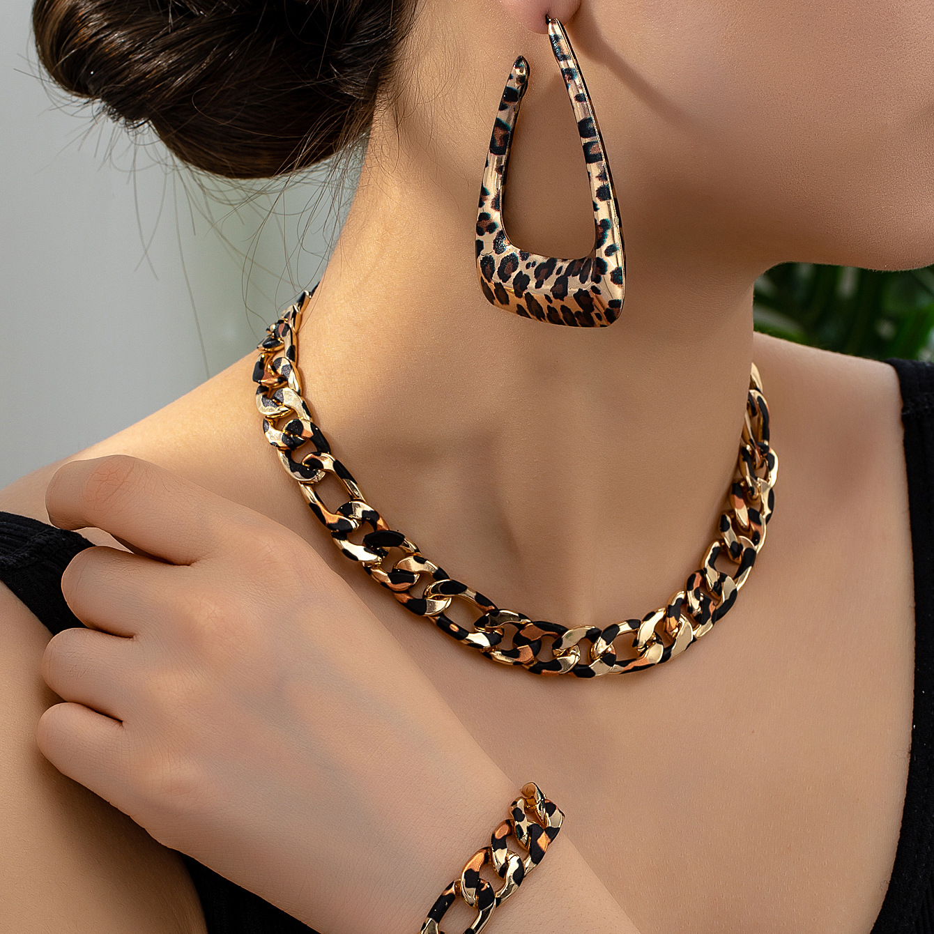 European and American Cross-border Trend Geometric Triangle Retro Sexy Simple Fashion Elegant Earrings Necklace Bracelet suit