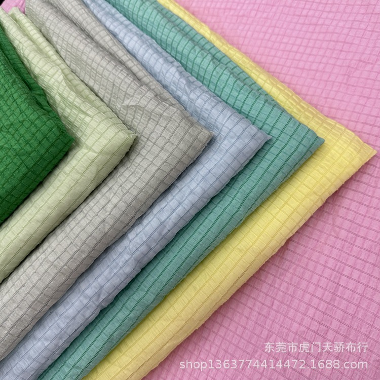 Spot supply small plaid Bubble Jacquard fabric woven polyester transparent small plaid jacquard fabric fashion women's clothing material