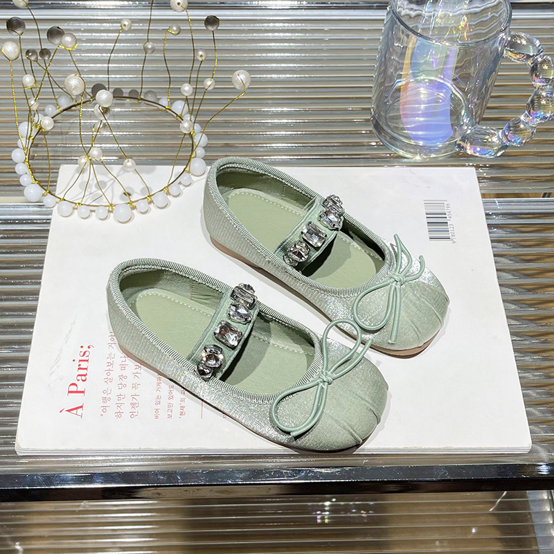 Picture of Girls' Small Leather Shoes 2025 Spring New Kidsren's Rhinestone Elastic Band Princess Shoes Little Girls Non-Slip Soft Sole Shoes