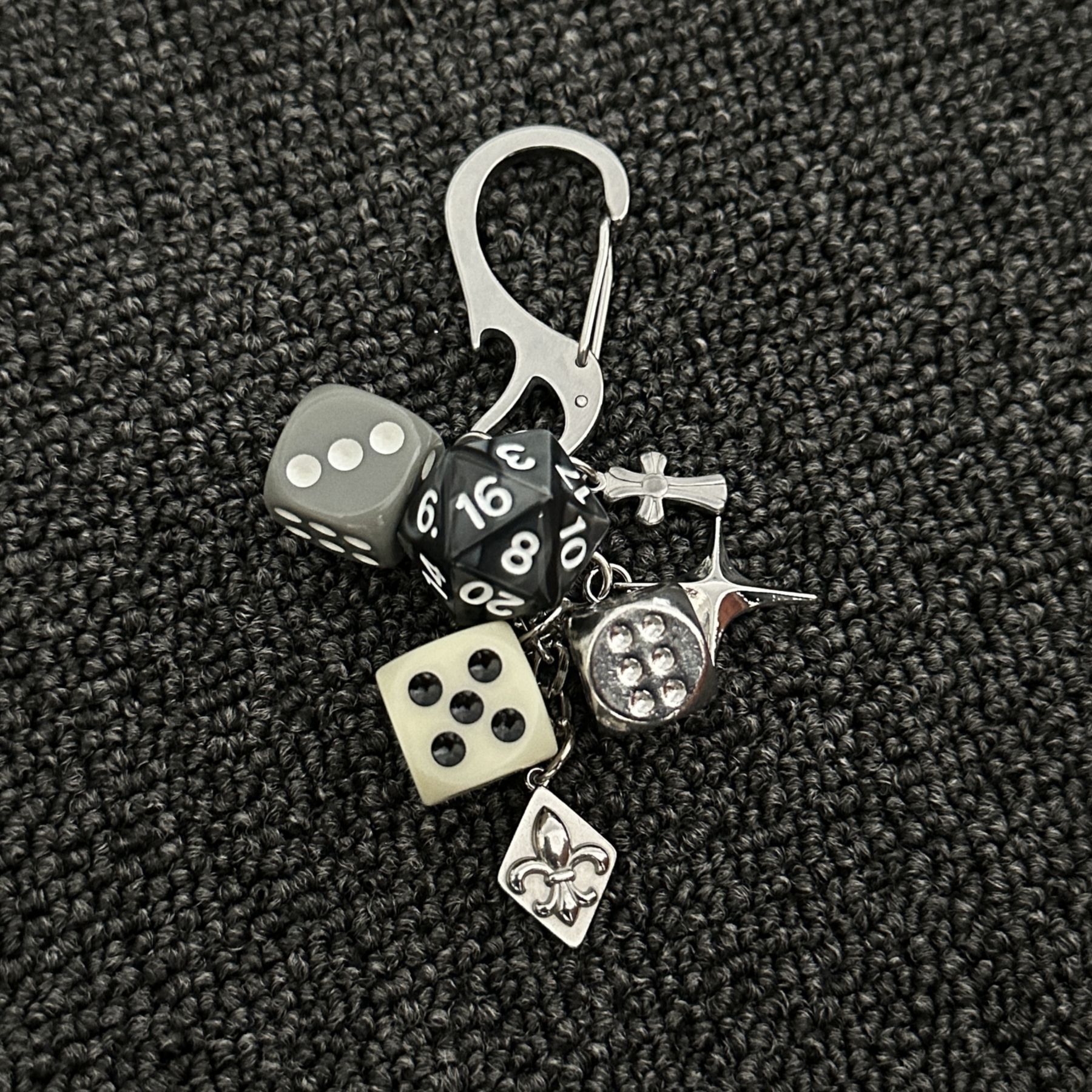 Ainwos Original Ch Style Cross-Border Hot Selling Black Eight Dice String Keychain Bag Pendant Niche Design Pendant