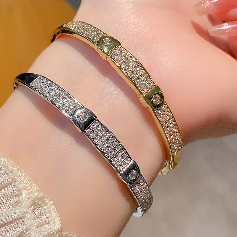 Europe and the United States, the stars wide version of the copper inlaid zircon bracelet gift high-end feeling to send girlfriend couple bracelet accessories