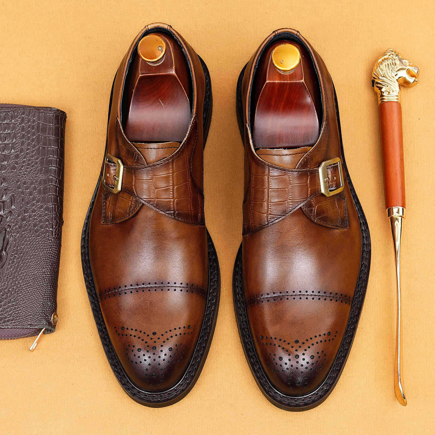 Brogue carved leather shoes men's 2025 new leather crocodile embossed business dress British buckle monk shoes