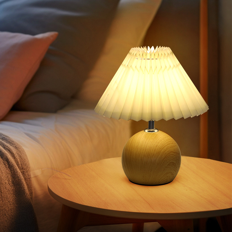 Girly vintage pleated small desk lamp, bedroom bedside lamp, cozy romantic study desk decoration, atmosphere night light
