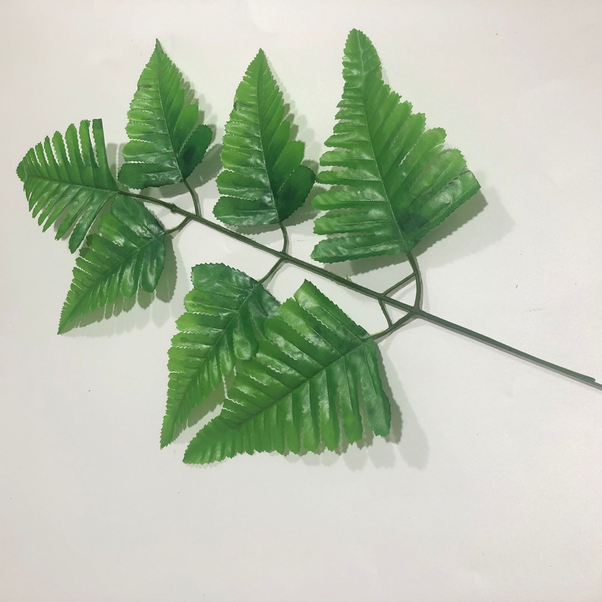 Picture of Simulated Persian Leaves, Artificial 7-Pronged Persian Leaves, Green Plant Flower Arrangement Accessories, Simulated Leaves, Simulated Flower Wedding Decoration