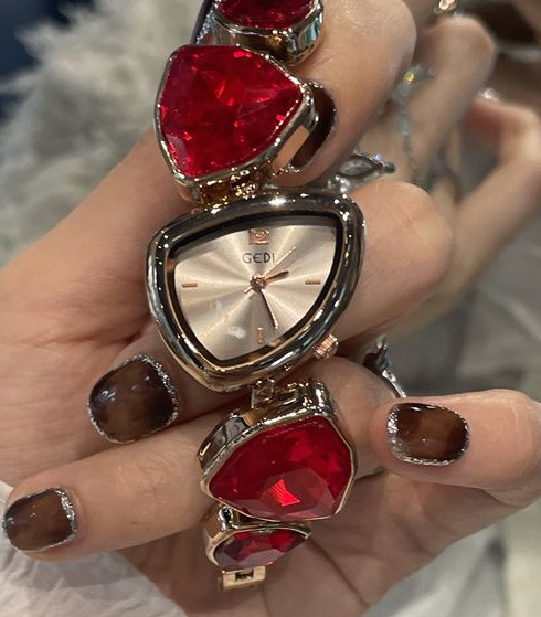 Picture of GEDI New Bracelet Watch Crystal Irregular Strap Niche Design Light Luxury Fashion High Elegant