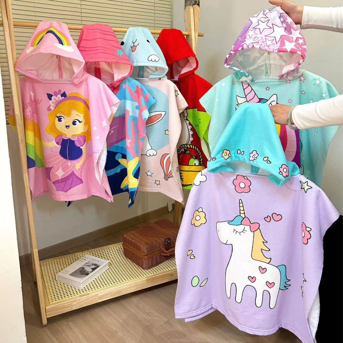 Picture of Cute Cartoon Children's Bath Towel Cloak Soft Skin-friendly Hair-free Bath Water Absorbent Quick-drying Wearing Baby Bath Towel
