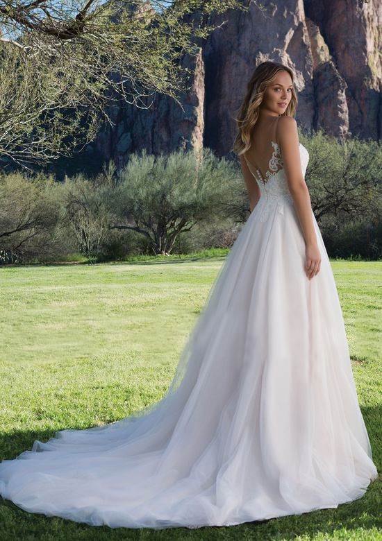 Picture of Main Light Wedding Dress 2025 New Style Women's Small Tail Large Size Slimming Look a Style Simple Lace Backless Travel Photography