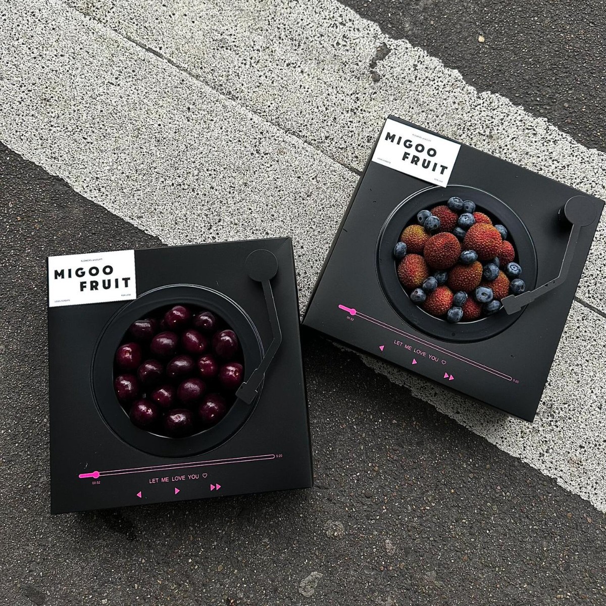 Picture of Chinese Valentine's Day Gramophone Flower Box Creative Record Cd Box Strawberry Cherry Floral Fruit Gift Box Empty Box