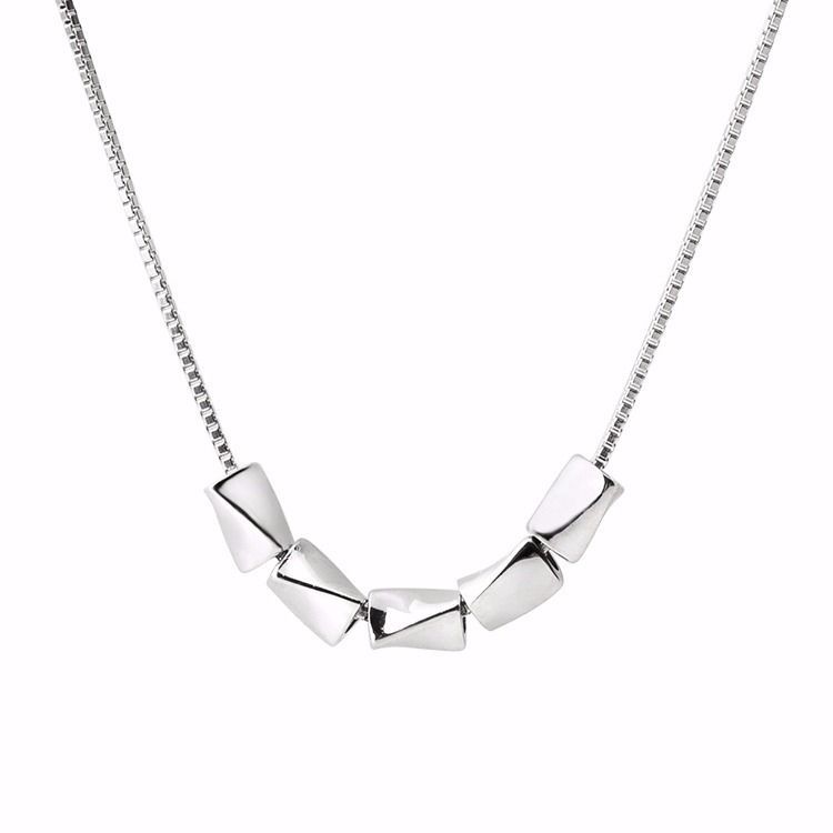 Picture of Ball Bead Necklace Women's Simple Elegant Design Style Necklace Women's Niche Trendy Clavicle Chain Women's Short Clavicle Necklace Popular