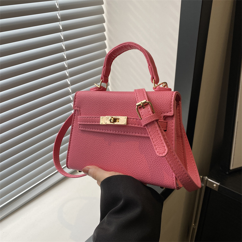 High-Grade small bag for women Summer 2024 New Fashion shoulder messenger bag western style portable fashion simple small square bag