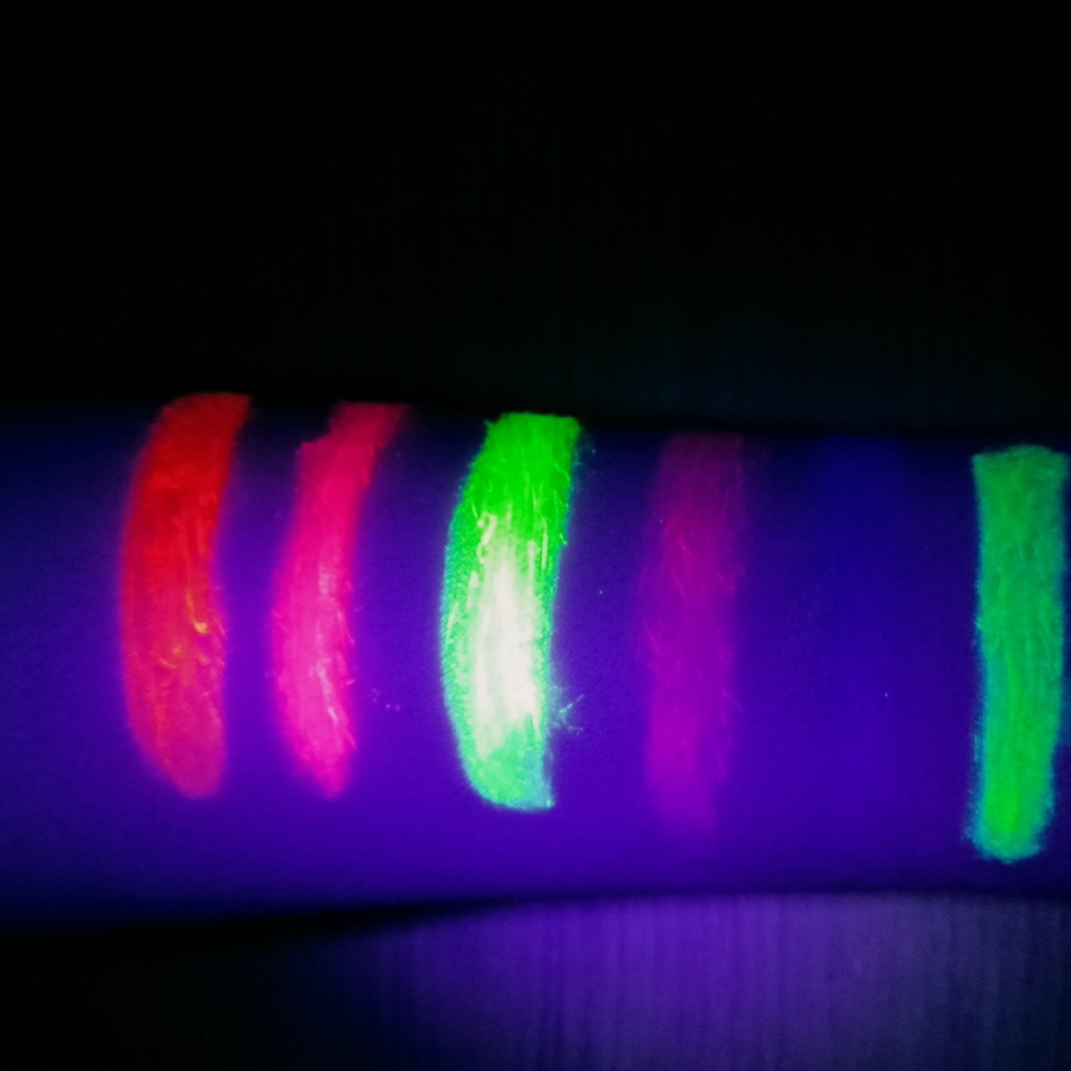 Picture of Washable 6-Color Luminous Body Painting Pigment Kidsren's Face Paint Party Christmas Halloween Makeup