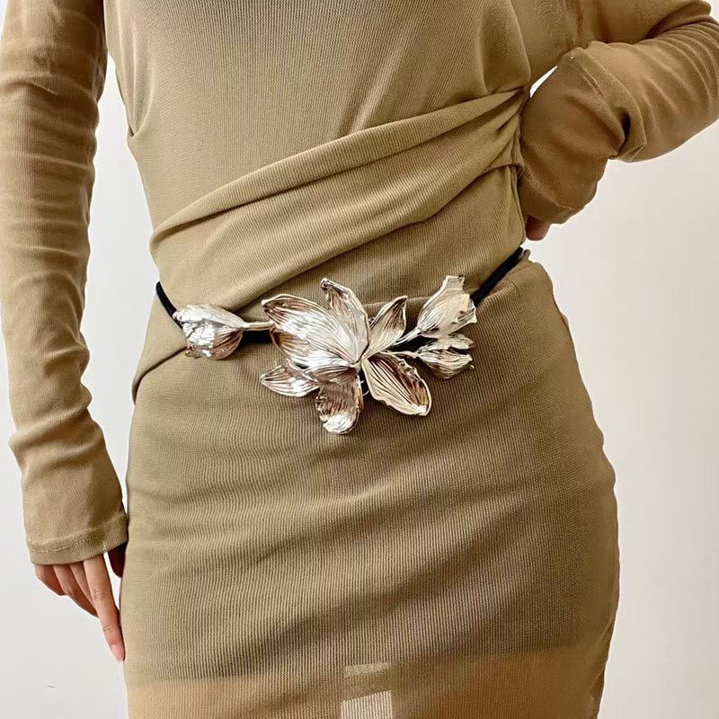 Picture of European and American Retro Golden Tulip Flower Belt Women's Personality Exaggerated Black Leather Rope Skirt Pants Decorative Waist Chain