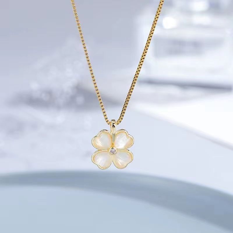 TikTok Online Celebrity Same Style Necklace Women's Ins Light Luxury Niche Design Fashion All-match Four-leaf Flower Pendant Collarbone Chain