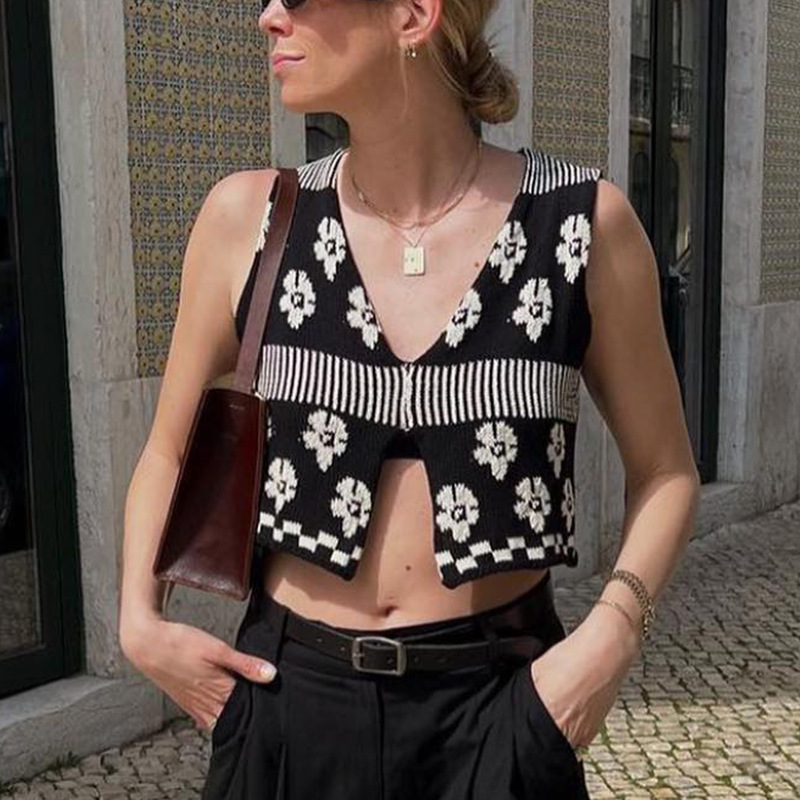 Jacquard European and American small vest retro Y2K cross-border 2022 spring and summer black and white contrast sleeveless exposed short top