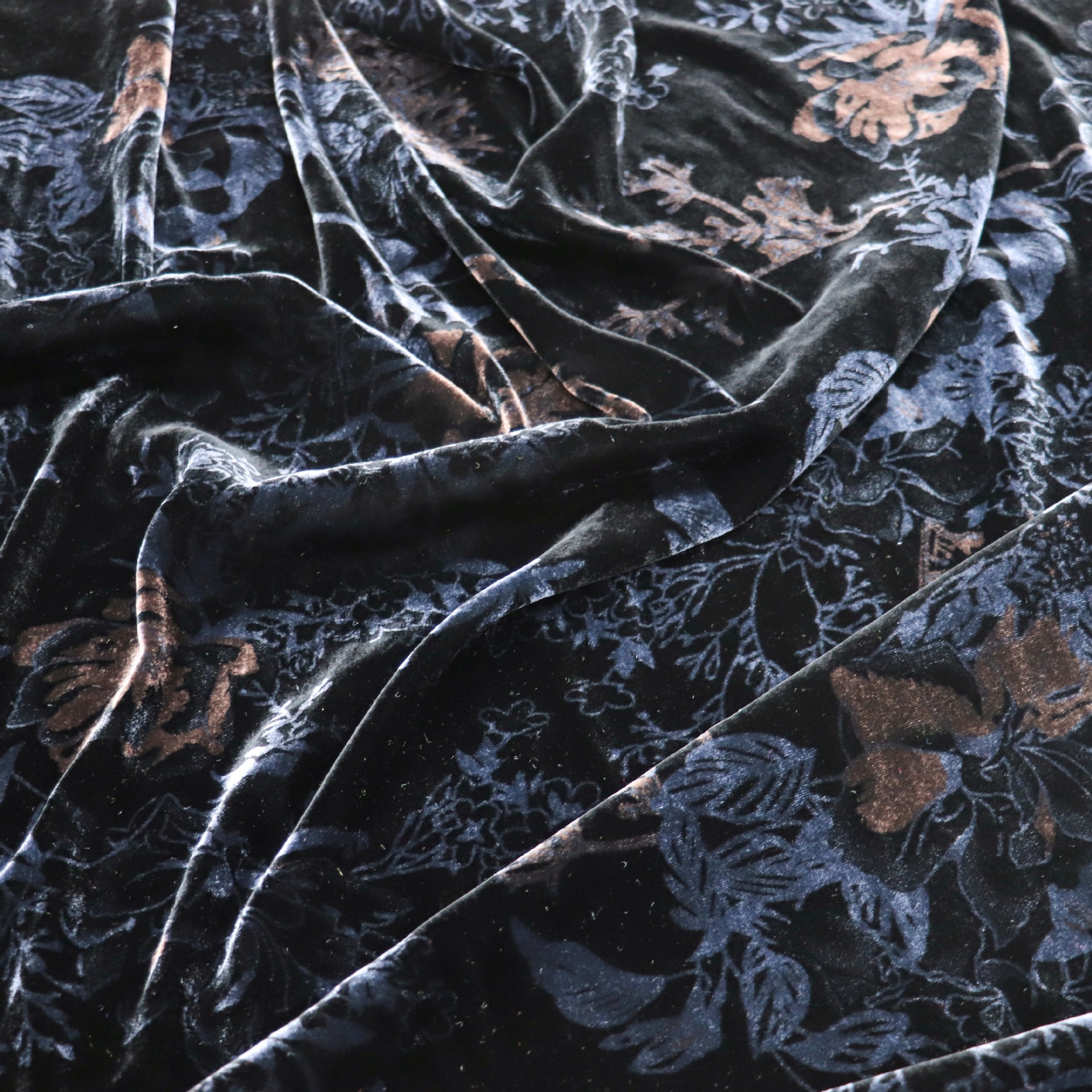 Picture of Factory Wholesale Direct Sales Woven Embroidered Velvet Brocade Viscose Printed Burnt Flower Fabric Nightgown Dress Cheongsam