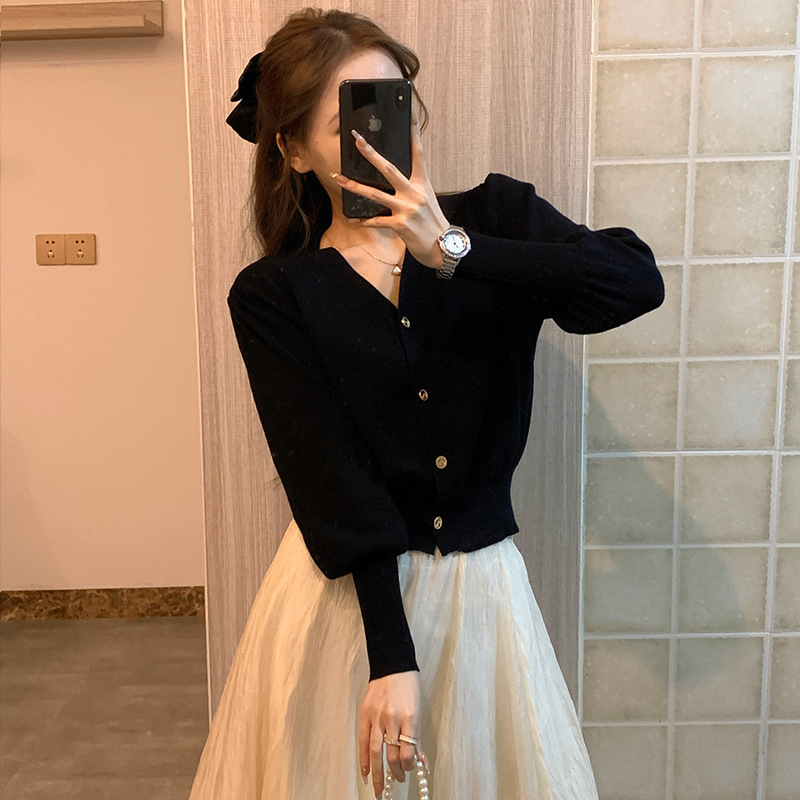 Autumn 2024 Black Slim-fit Tight Waist Sweater Cardigan Coat Women's Knitted Elegant Gentle V-neck Chanel Style Top