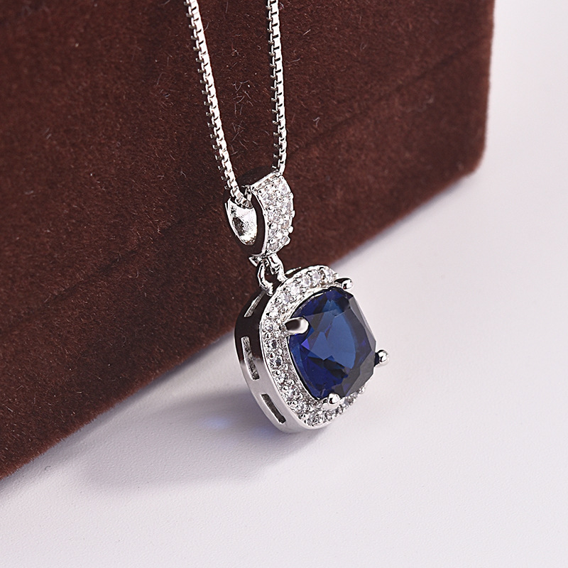 Picture of Ins Full Diamond Short Necklace Women's South Korea Grandmother Green Shiny Zircon Square Diamond Pendant Simple Japanese and Korean Style Clavicle Chain