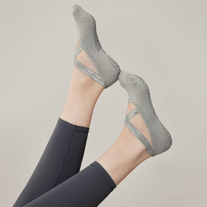 Picture of Non-slip yoga socks for women, beginner indoor five-toe socks, women's sports fitness yoga socks, wholesale yoga shorts