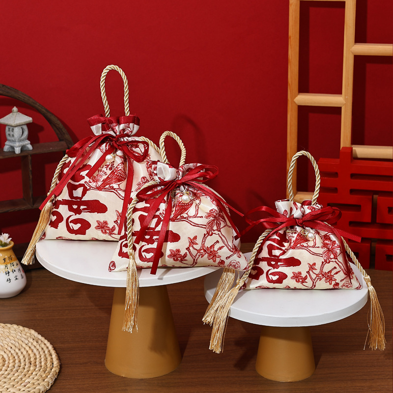 Picture of New Wedding Candy Bag Wedding Candy Bag Advanced Sense Baby Gift Box Engagement Accompanying Gift Free Folding Candy Box