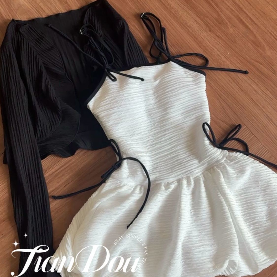 [Anne bear] black and white texture hot spring conservative girl vacation swimming suit one-piece skirt two-piece student