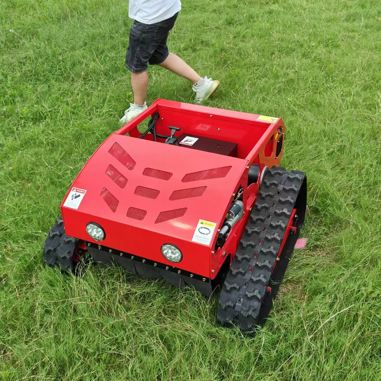 Export Singapore crawler lawn mower HT750 oil-electric hybrid orchard lawn mower remote control lawn mower manufacturers