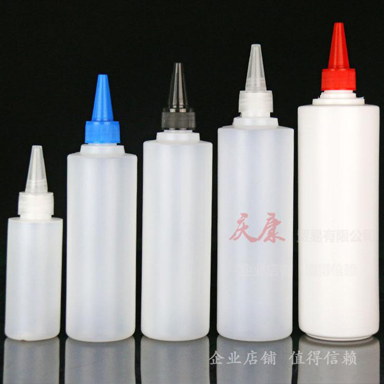 A large number of spot squeeze bottles translucent pointed-nose bottles 100/250/300/400/500ml