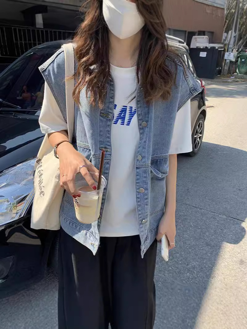 Picture of 2025 New Autumn and Winter Outer Wear Denim Women's Loose Korean Style Student Workwear Sleeveless Casual Waistcoat Vest Versatile